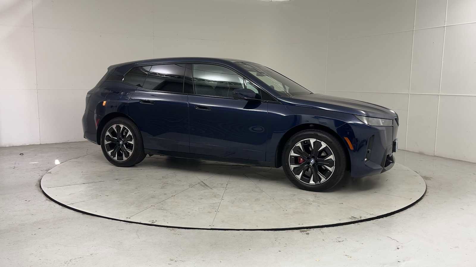 Certified 2026 BMW iX xDrive60 w/ M Sport Package AWD/4WD image 8