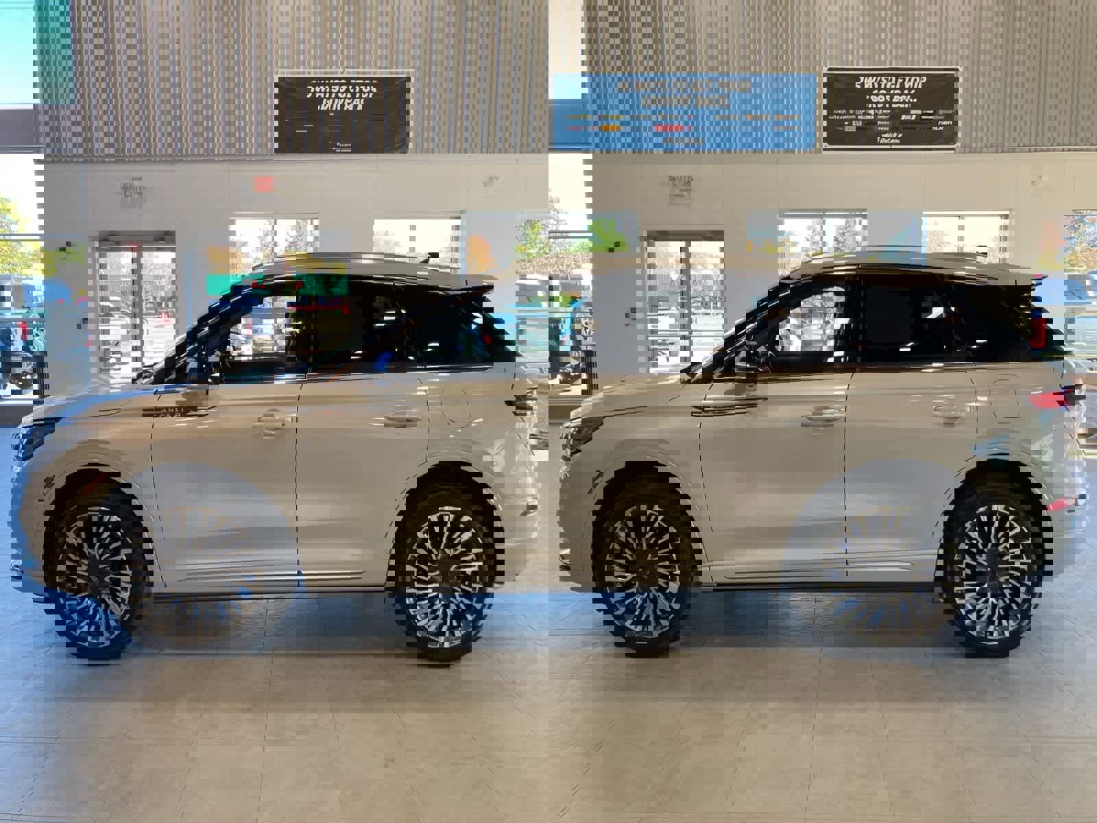 Used 2022 Lincoln Corsair Reserve w/ Equipment Group 201A image 8