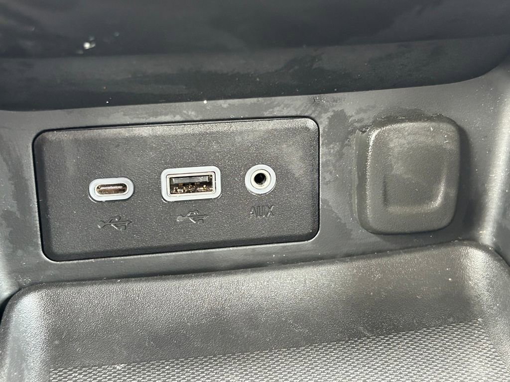 Used 2024 GMC Terrain SLE w/ Driver Convenience Package image 28