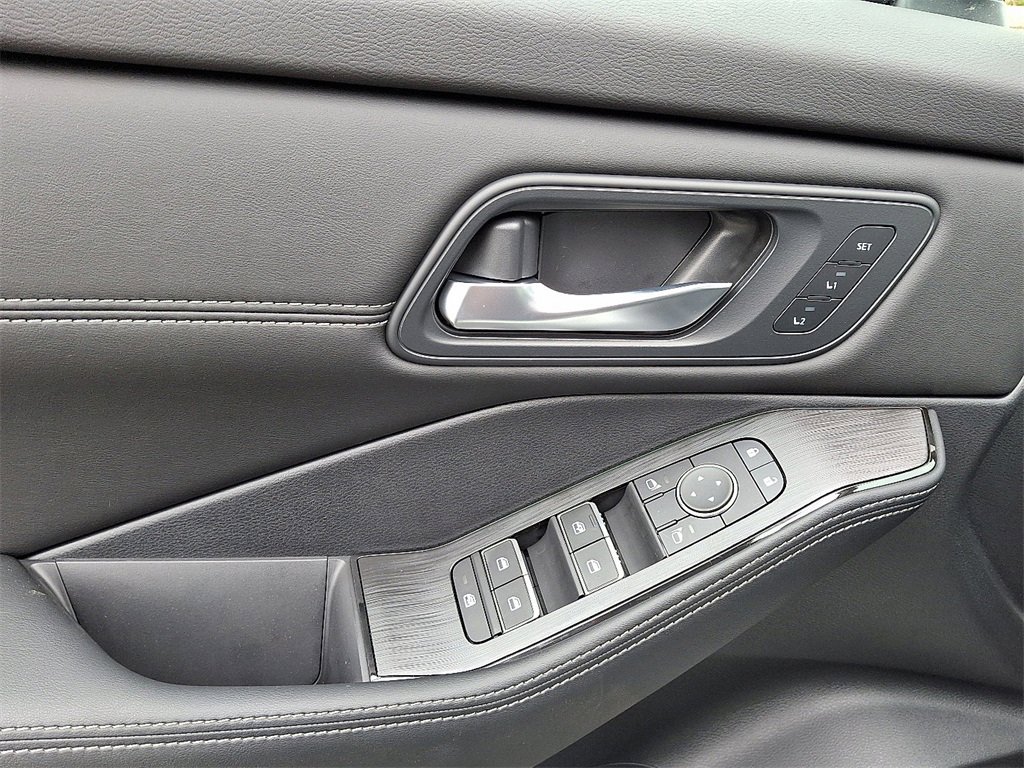 New 2025 Nissan Rogue SL w/ Tech Package image 21