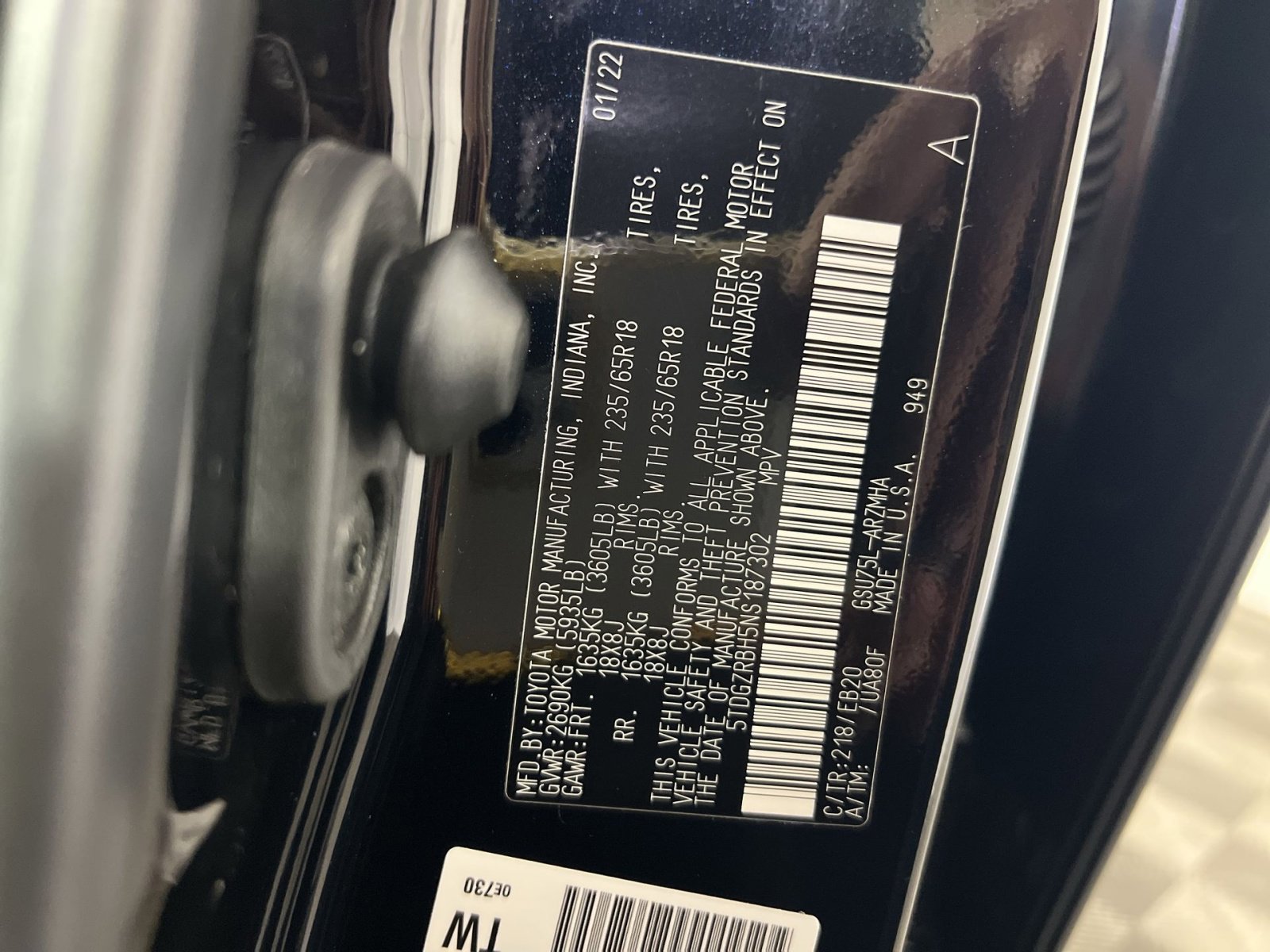 Used 2022 Toyota Highlander XLE AWD/4WD image 32