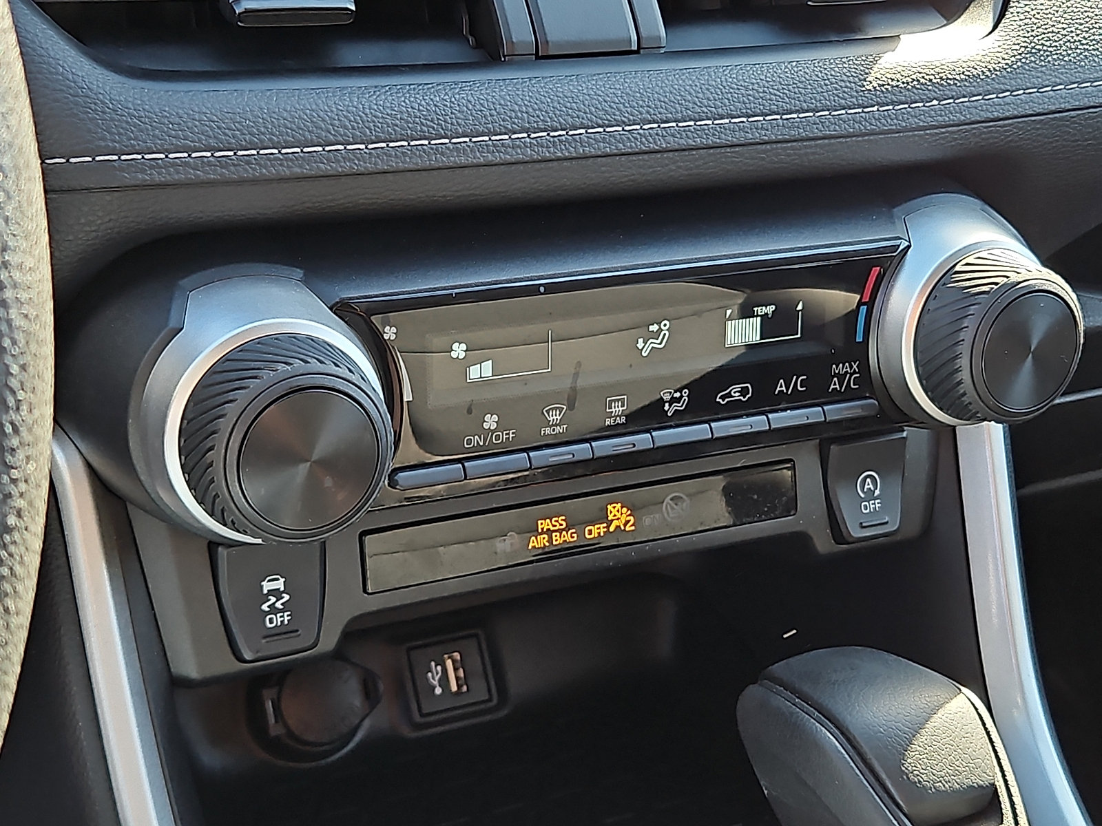 Used 2024 Toyota RAV4 LE AWD/4WD image 15