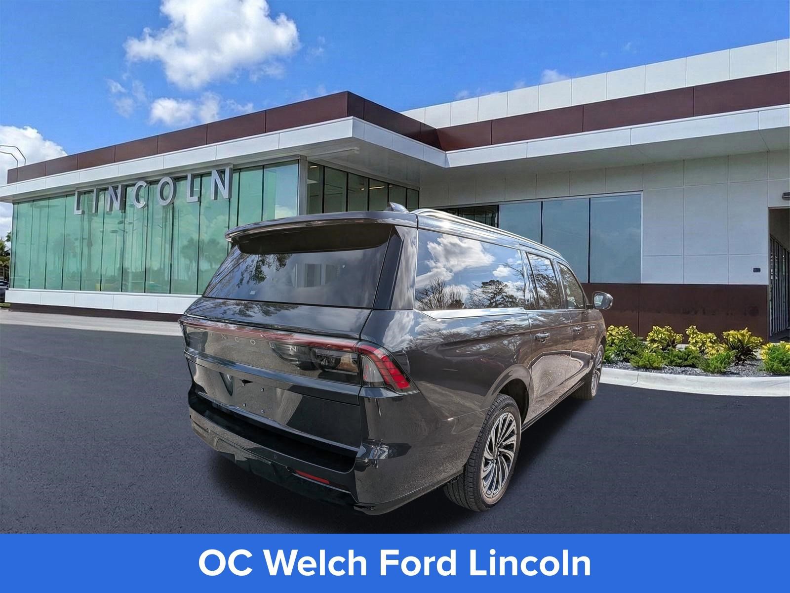 Certified 2025 Lincoln Navigator L Black Label AWD/4WD image 5