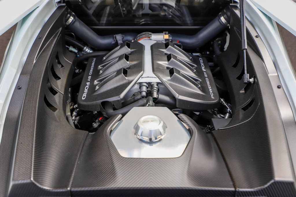 Used 2017 Ford GT RWD image 59