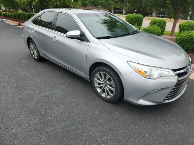 Used 2017 Toyota Camry XLE w/ Moonroof Package FWD image 5