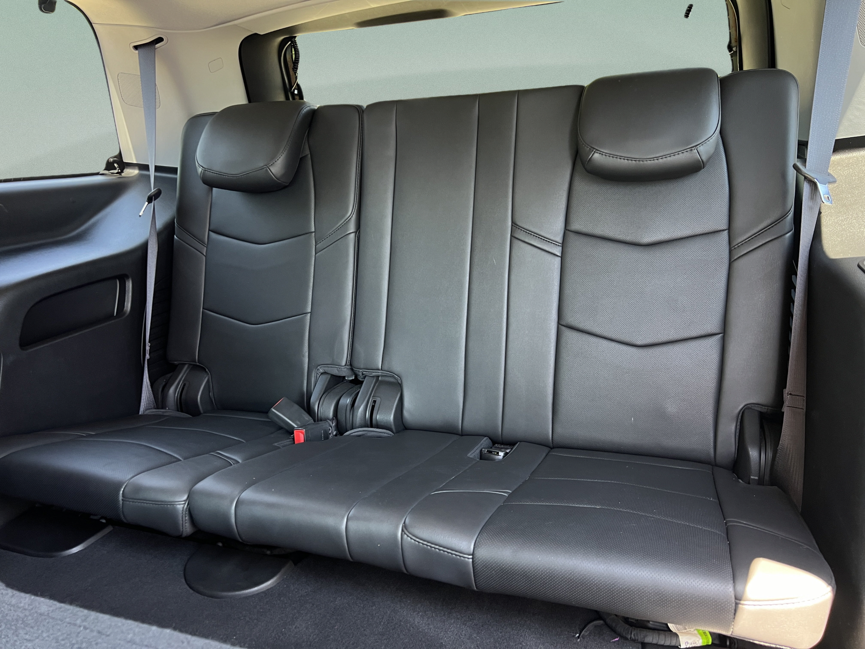 Used 2016 Cadillac Escalade Luxury AWD/4WD image 30