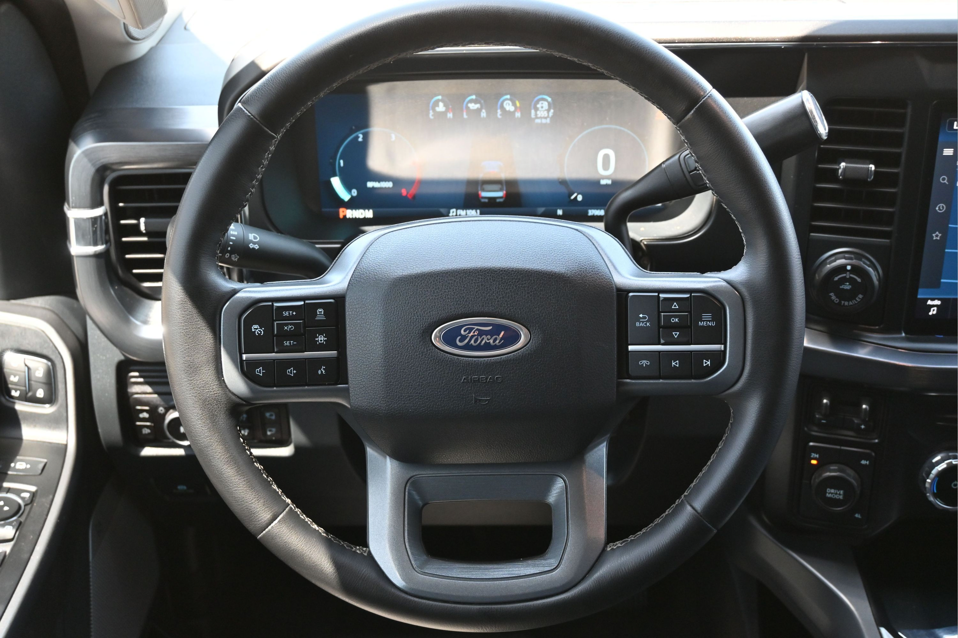 Used 2025 Ford F350 Lariat w/ Lariat Ultimate Package AWD/4WD image 17