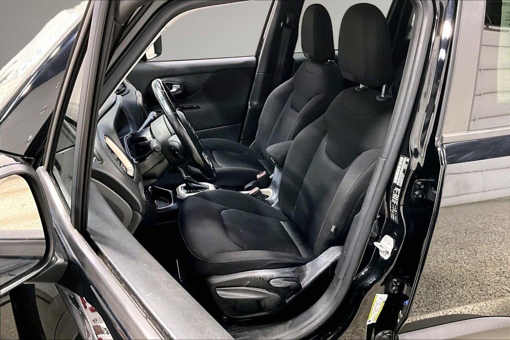 Used 2017 Jeep Renegade Latitude image 20