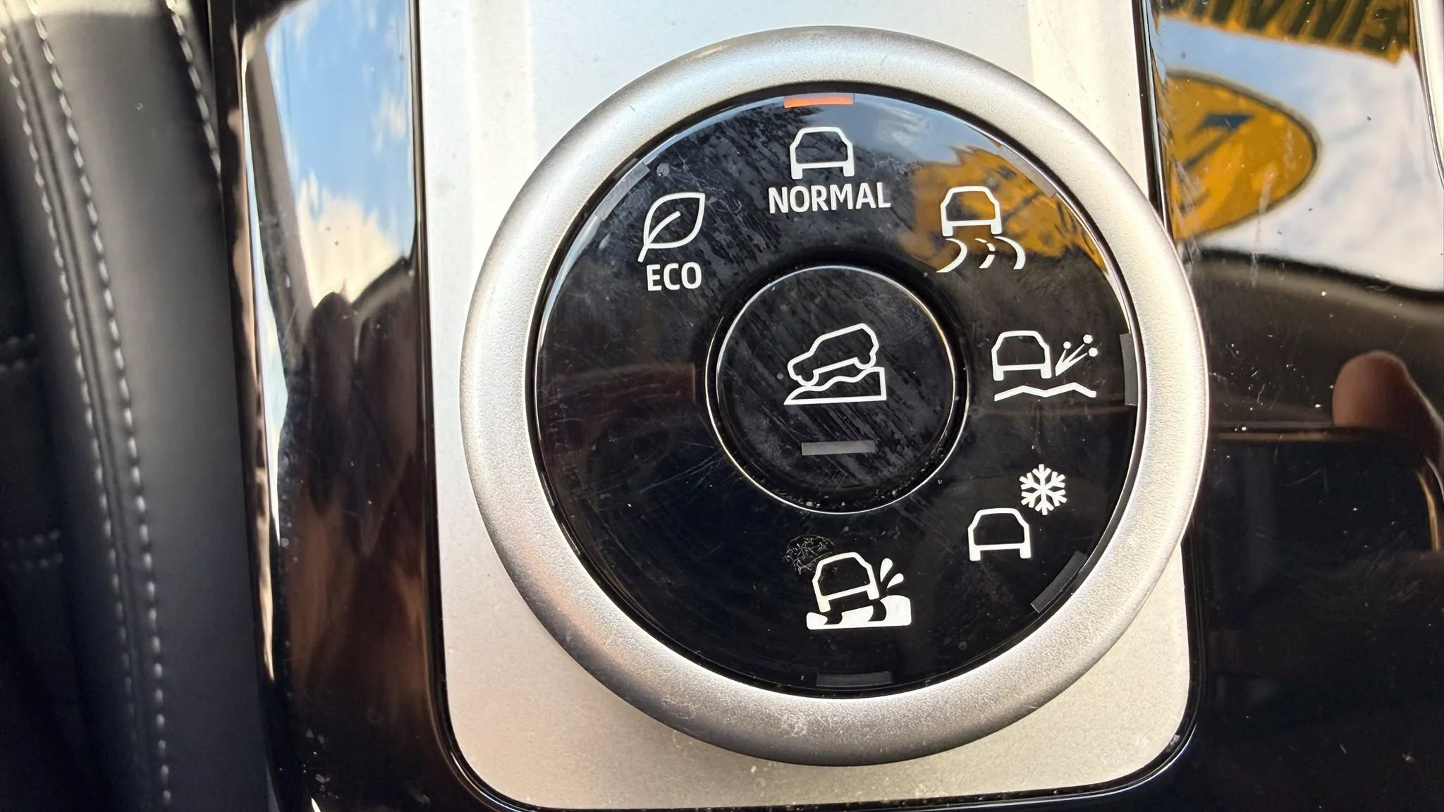Used 2025 Mitsubishi Outlander SE AWD/4WD image 26