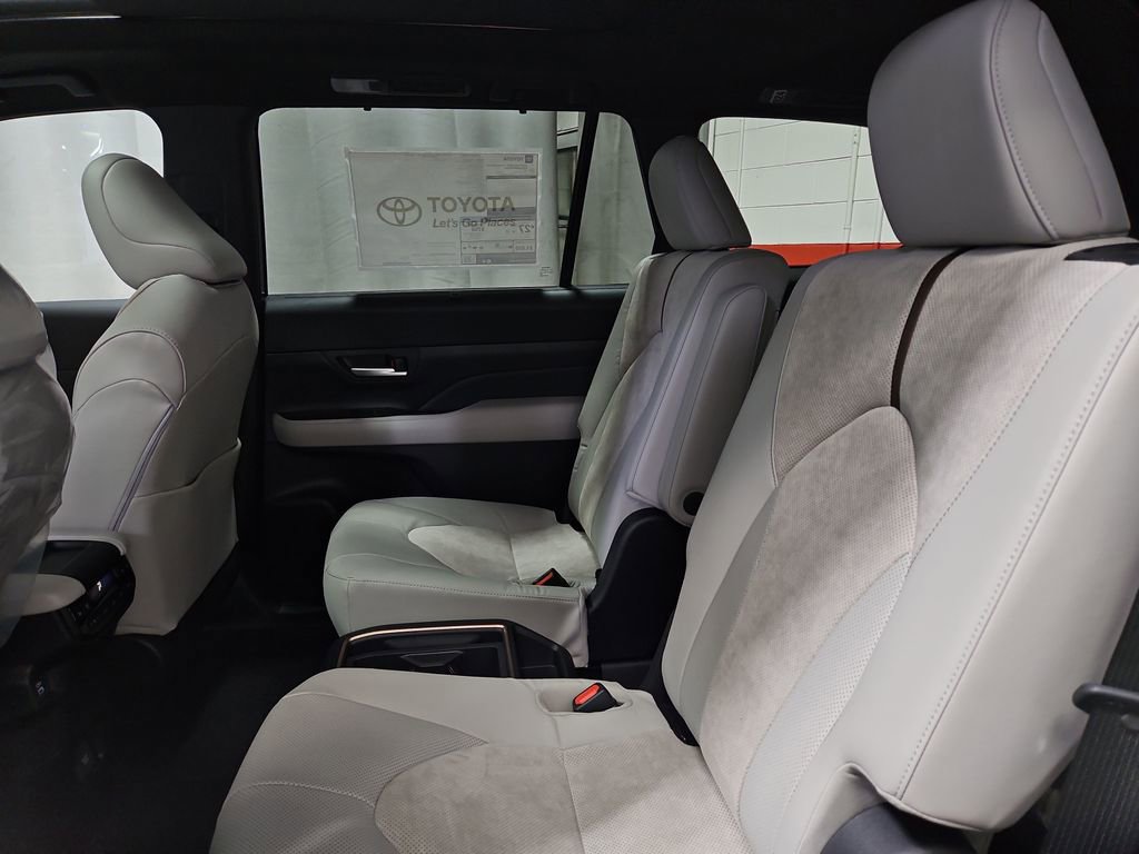 New 2026 Toyota Grand Highlander AWD Hybrid image 17