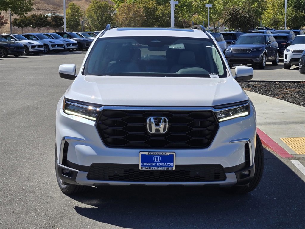 New 2025 Honda Pilot Touring image 2