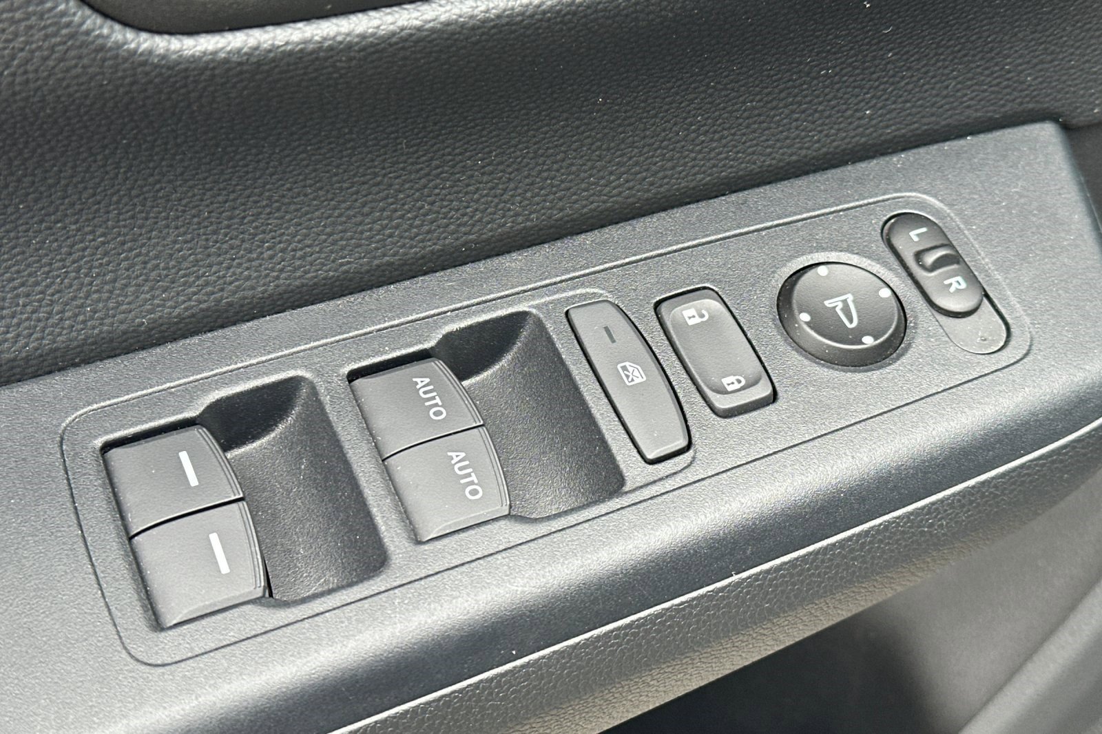 Used 2025 Honda CR-V Sport image 13