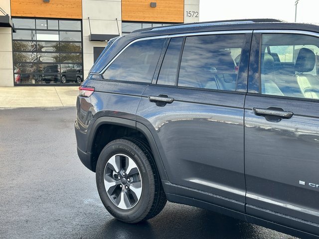 Used 2023 Jeep Grand Cherokee 4WD 4xe w/ Luxury Tech Group II image 6