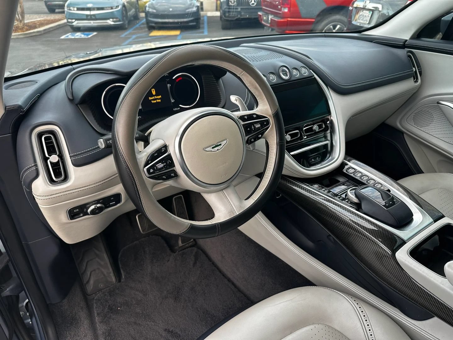 Used 2021 Aston Martin DBX AWD/4WD image 10