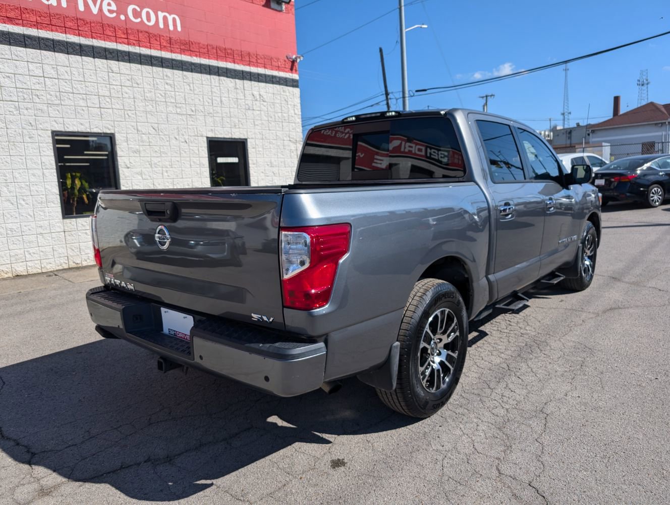 Used 2020 Nissan Titan SV w/ SV Convenience Package image 6