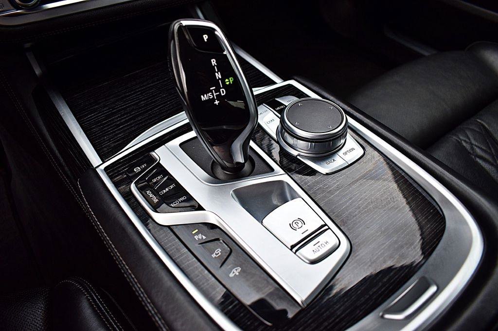 Used 2022 BMW 740i RWD image 46
