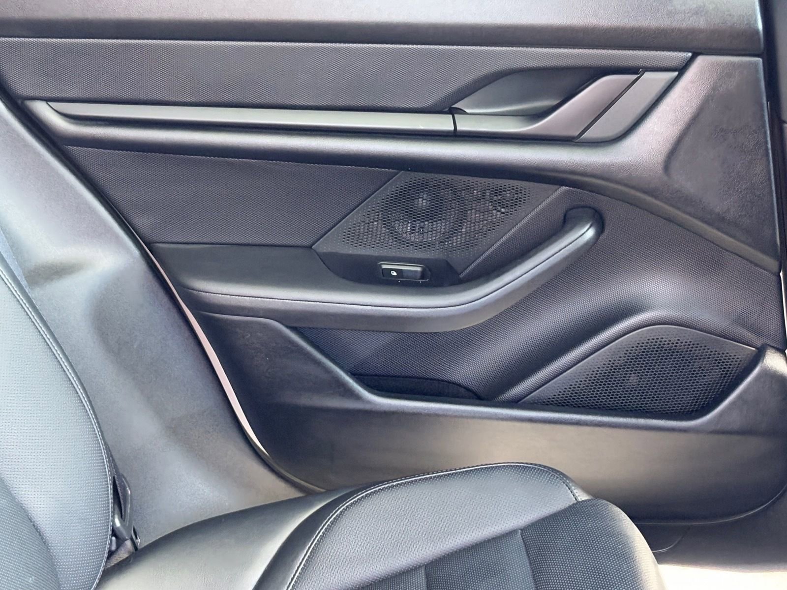 Used 2023 Porsche Taycan image 11