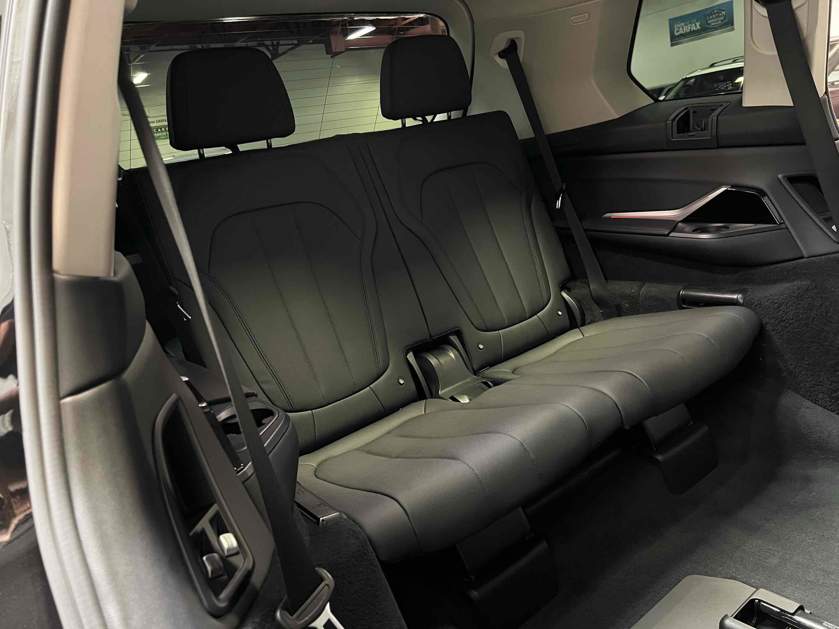 Used 2022 BMW X7 xDrive40i w/ Premium Package AWD/4WD image 40