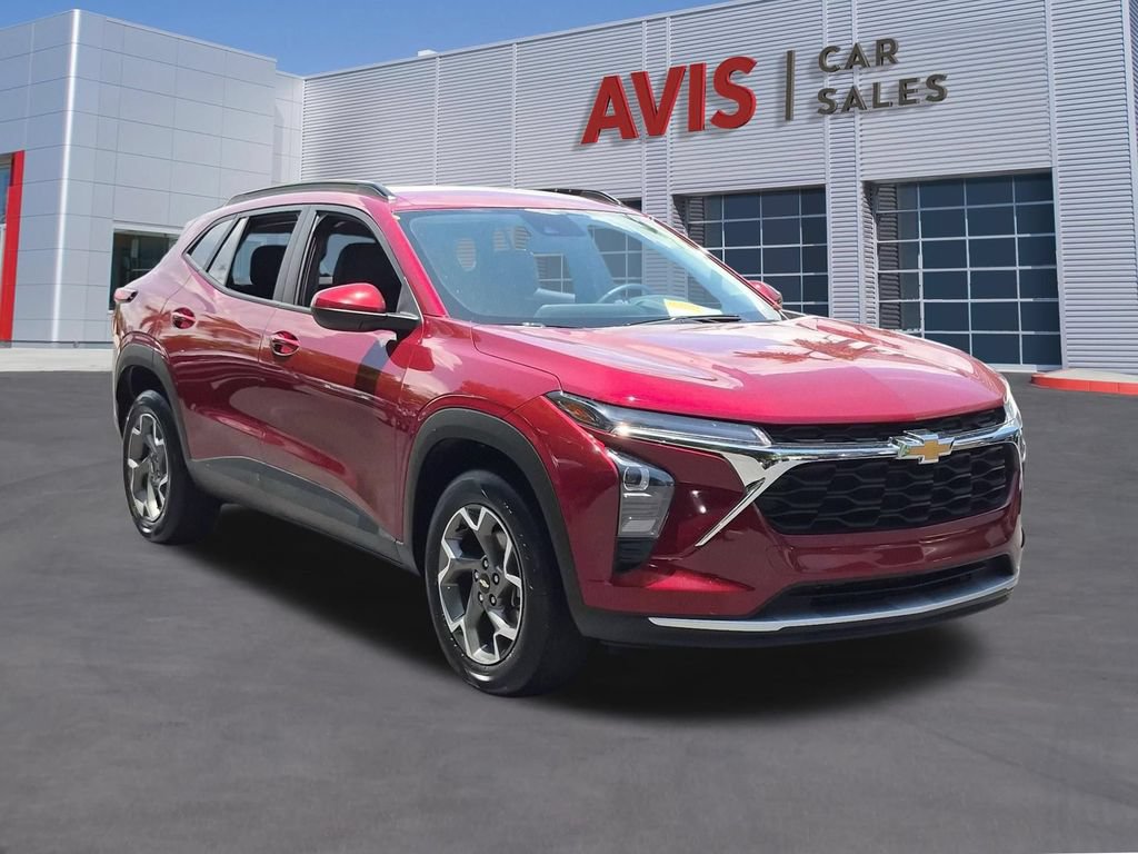 Used 2025 Chevrolet Trax LT w/ LT Convenience Package FWD image 3