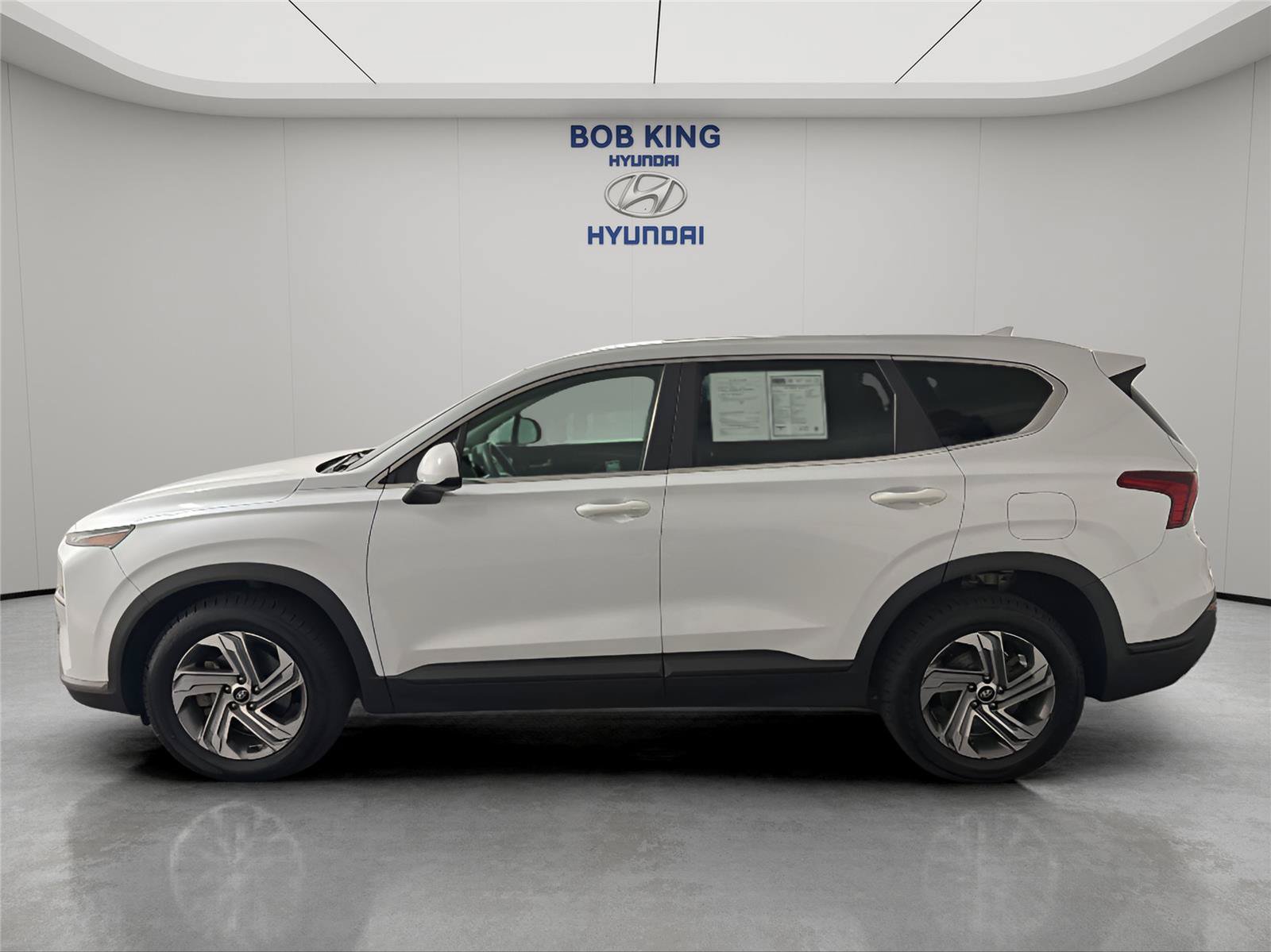 Used 2021 Hyundai Santa Fe SE FWD image 2