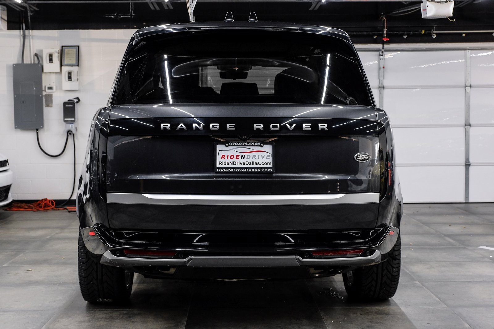 Used 2023 Land Rover Range Rover Autobiography image 17