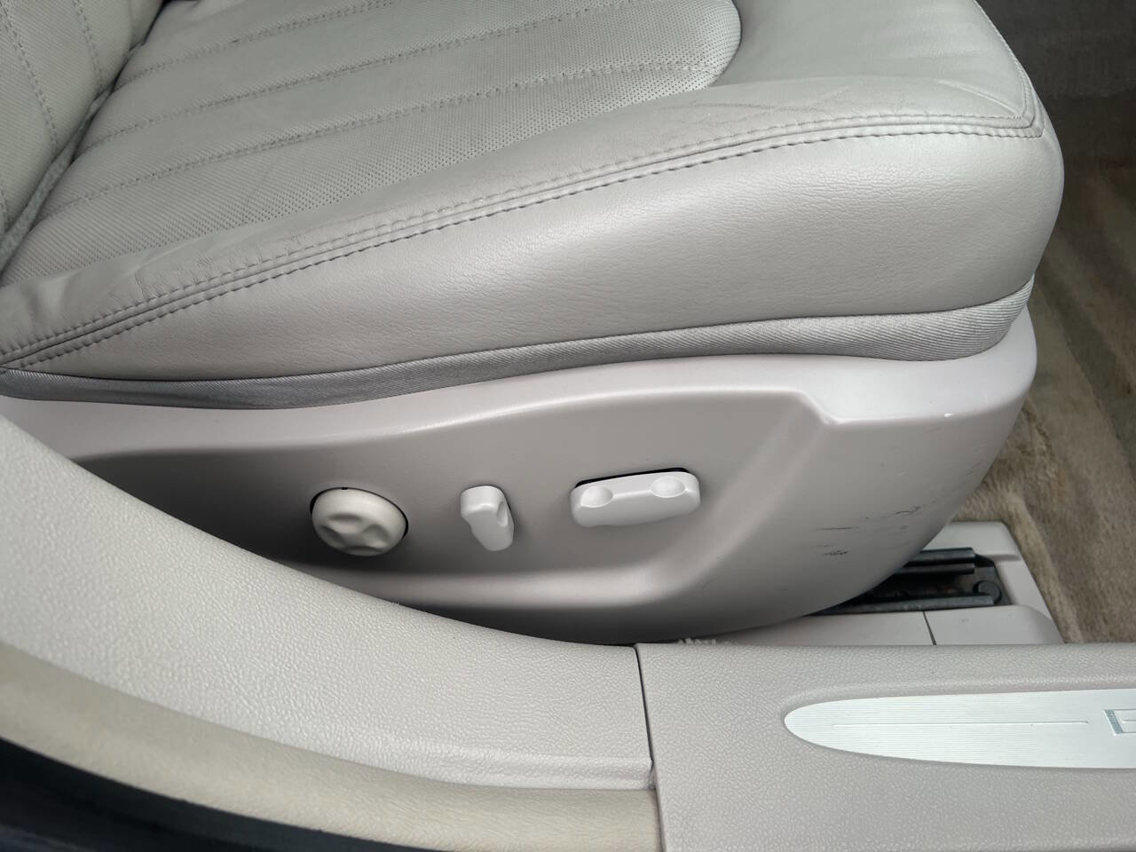 Used 2007 Buick Lucerne CXL image 34