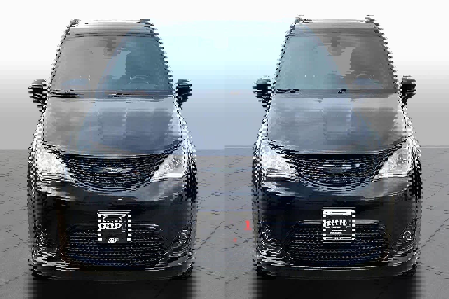 Used 2020 Chrysler Pacifica Touring-L Plus image 4