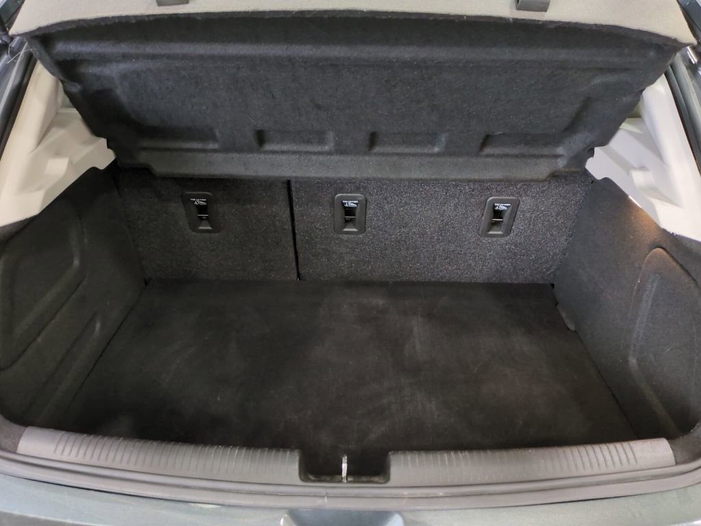 Used 2018 Chevrolet Cruze LT w/ Convenience Package image 13