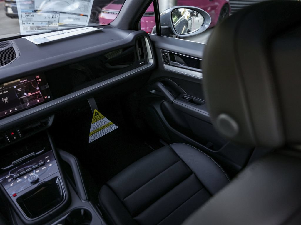 Certified 2026 Porsche Cayenne AWD/4WD image 35