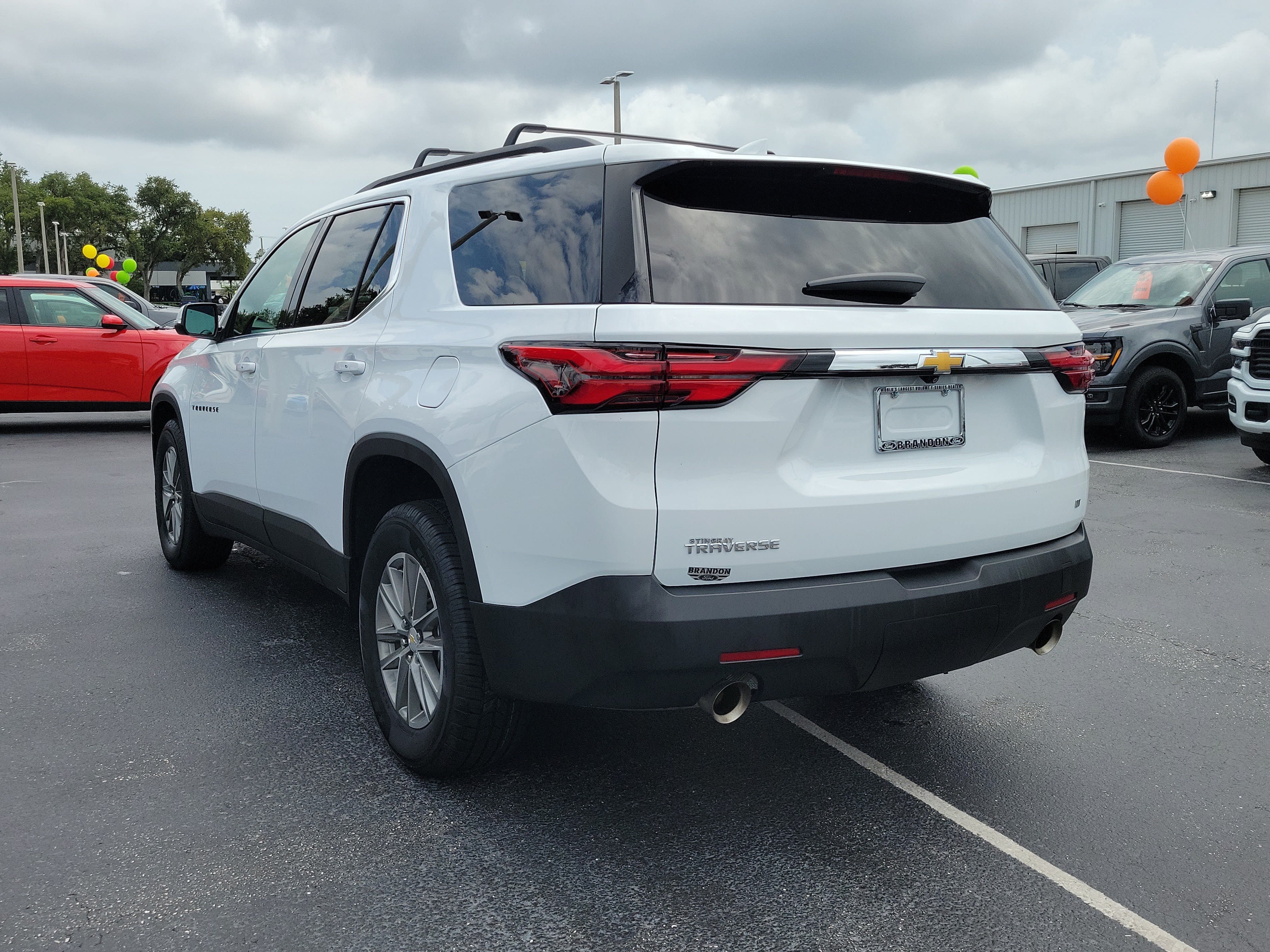 Used 2023 Chevrolet Traverse LT FWD image 7