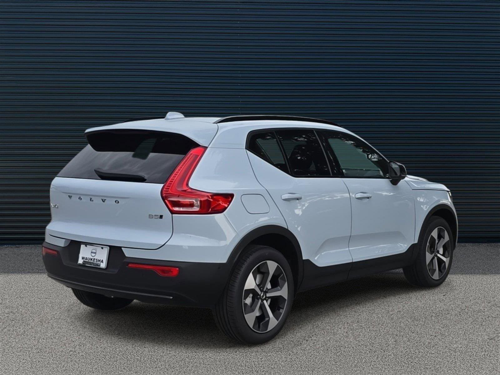 New 2026 Volvo XC40 B5 Plus w/ Protection Package Premier AWD/4WD image 5