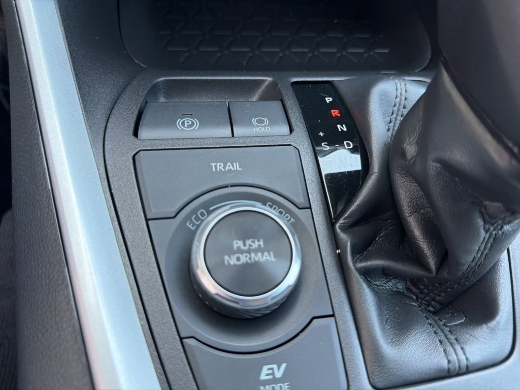 Used 2022 Toyota RAV4 XLE w/ Convenience Package AWD/4WD image 18