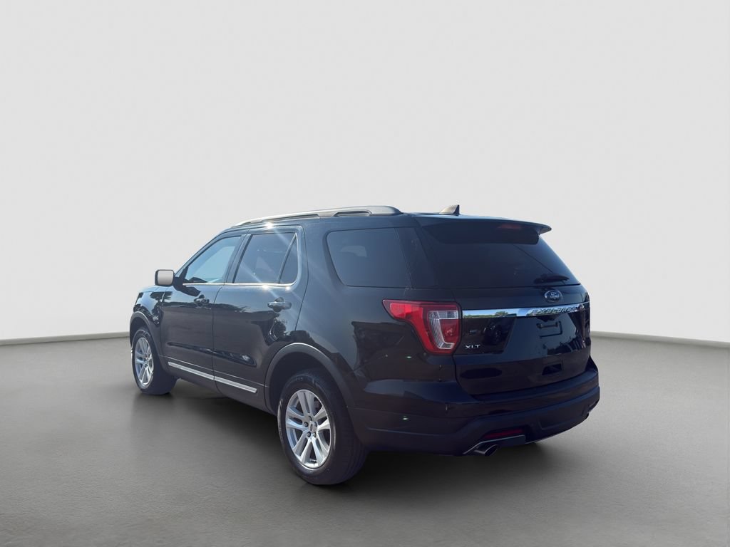 Used 2018 Ford Explorer XLT AWD/4WD image 4