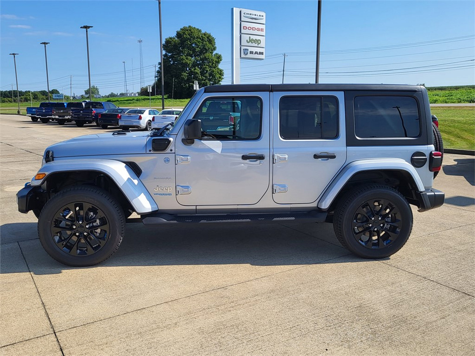 Used 2022 Jeep Wrangler Unlimited Sahara w/ Cold Weather Group image 2
