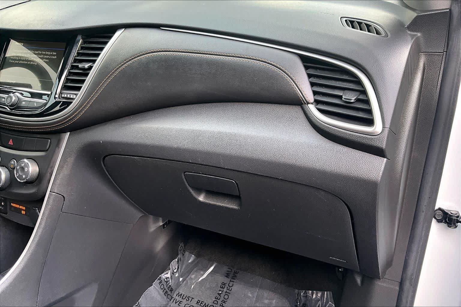 Used 2019 Chevrolet Trax LT w/ LT Convenience Package FWD image 19