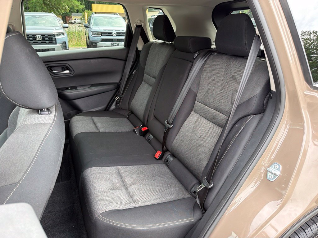 Used 2025 Nissan Rogue SV FWD image 19