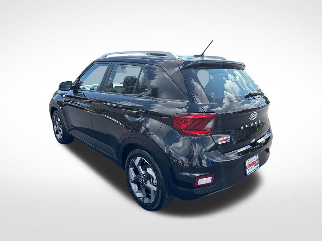Used 2024 Hyundai Venue SEL FWD image 3