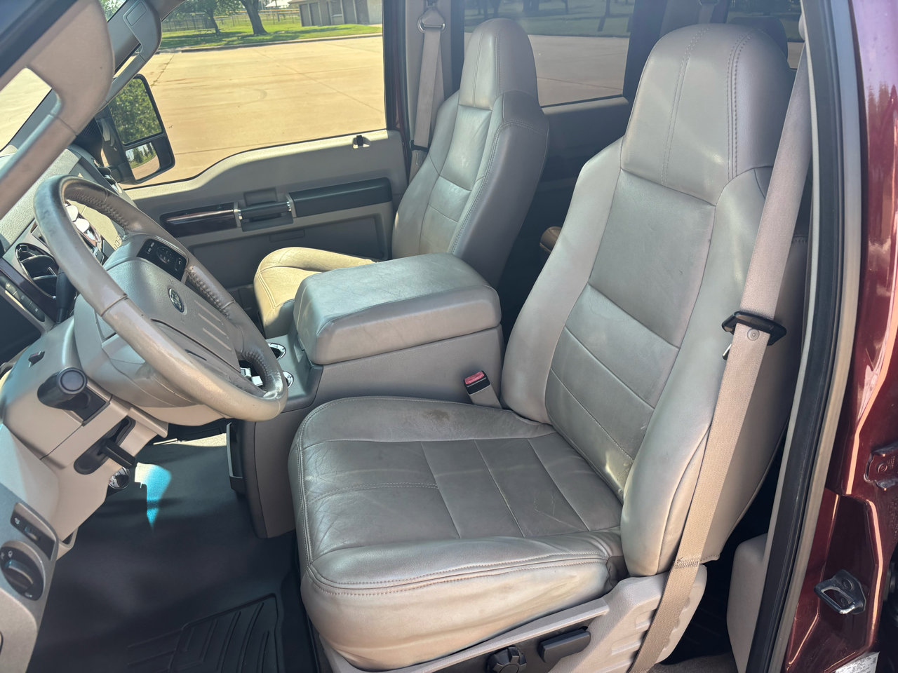 Used 2010 Ford F250 Lariat image 14