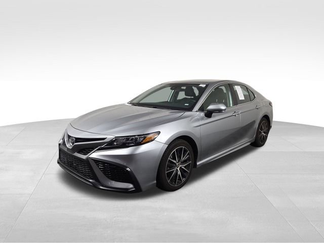 Used 2024 Toyota Camry SE image 2