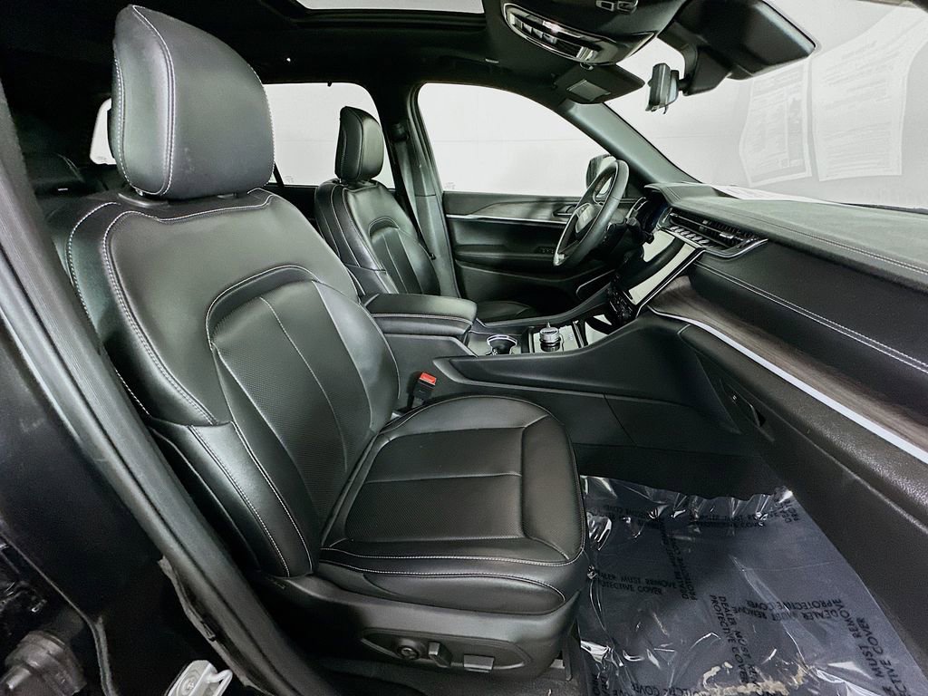 Certified 2025 Jeep Grand Cherokee Limited w/ Luxury Tech Group II image 41