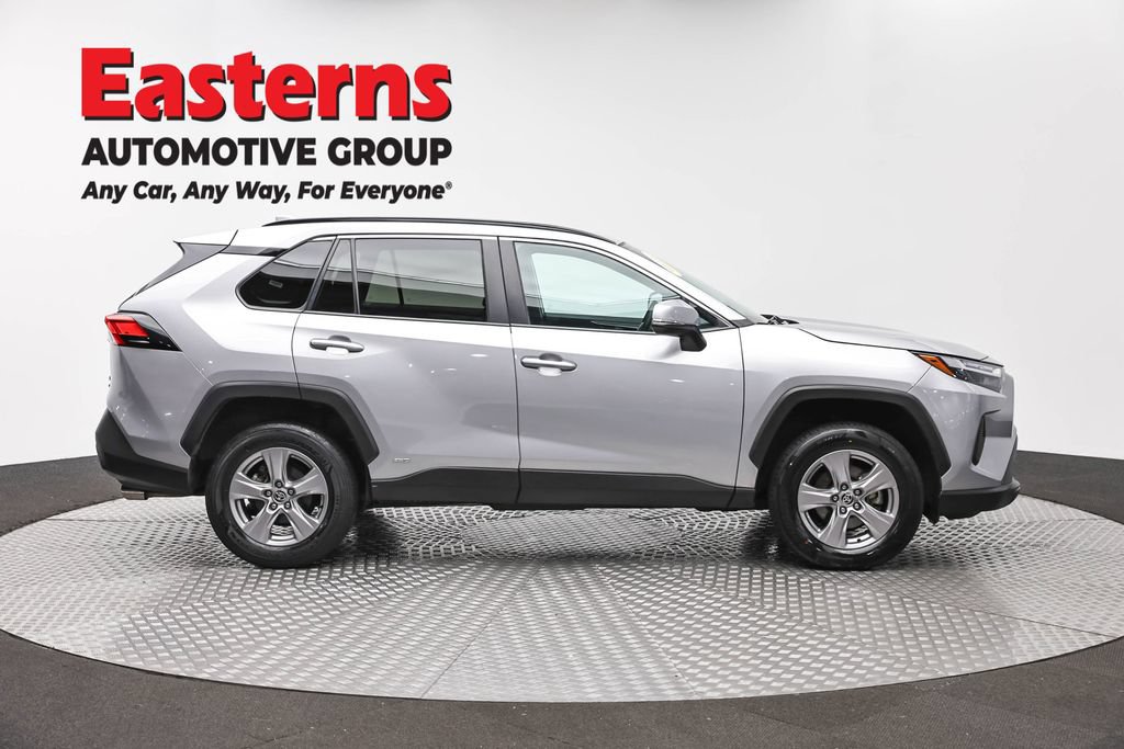 Used 2024 Toyota RAV4 XLE AWD/4WD image 4