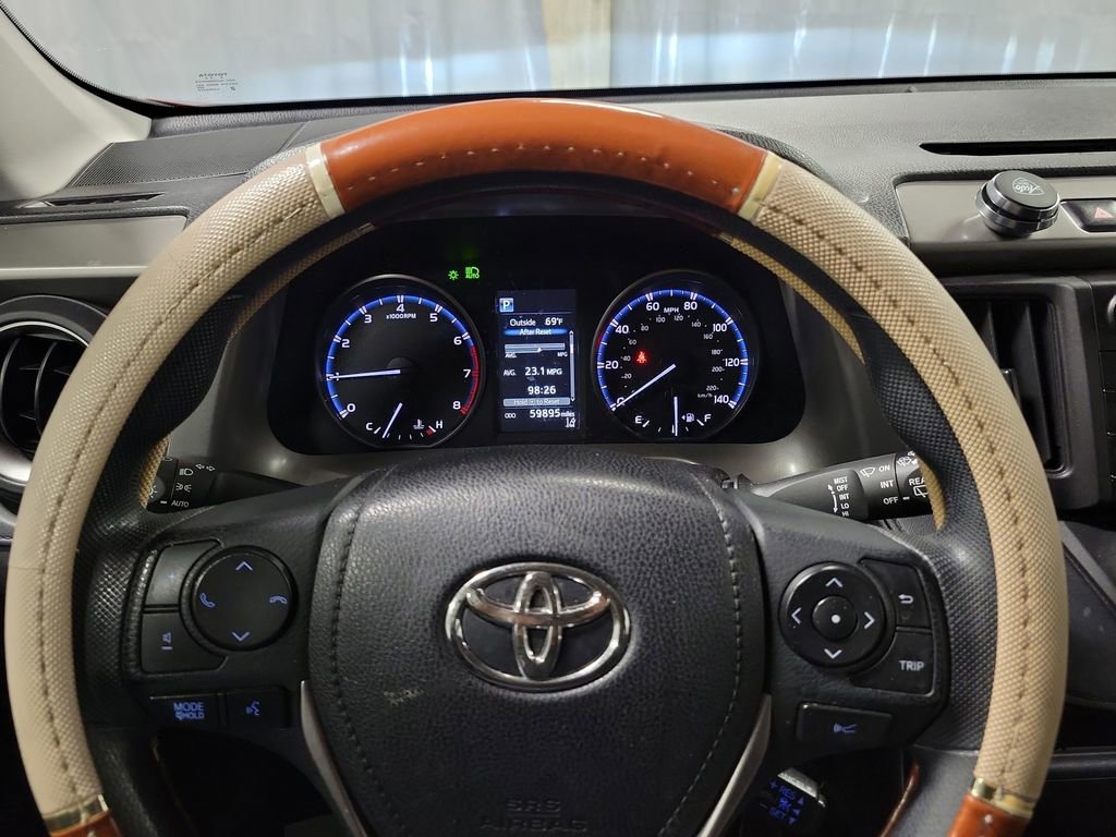 Used 2018 Toyota RAV4 LE image 14