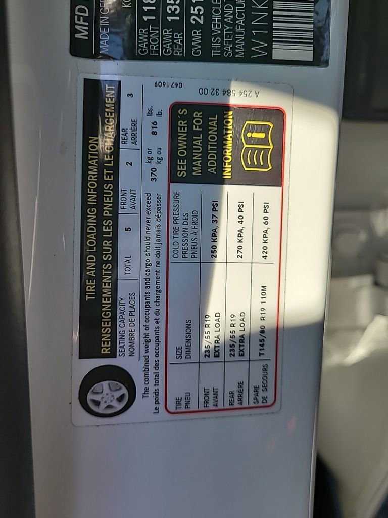 Used 2025 Mercedes-Benz GLC 300 4MATIC image 16