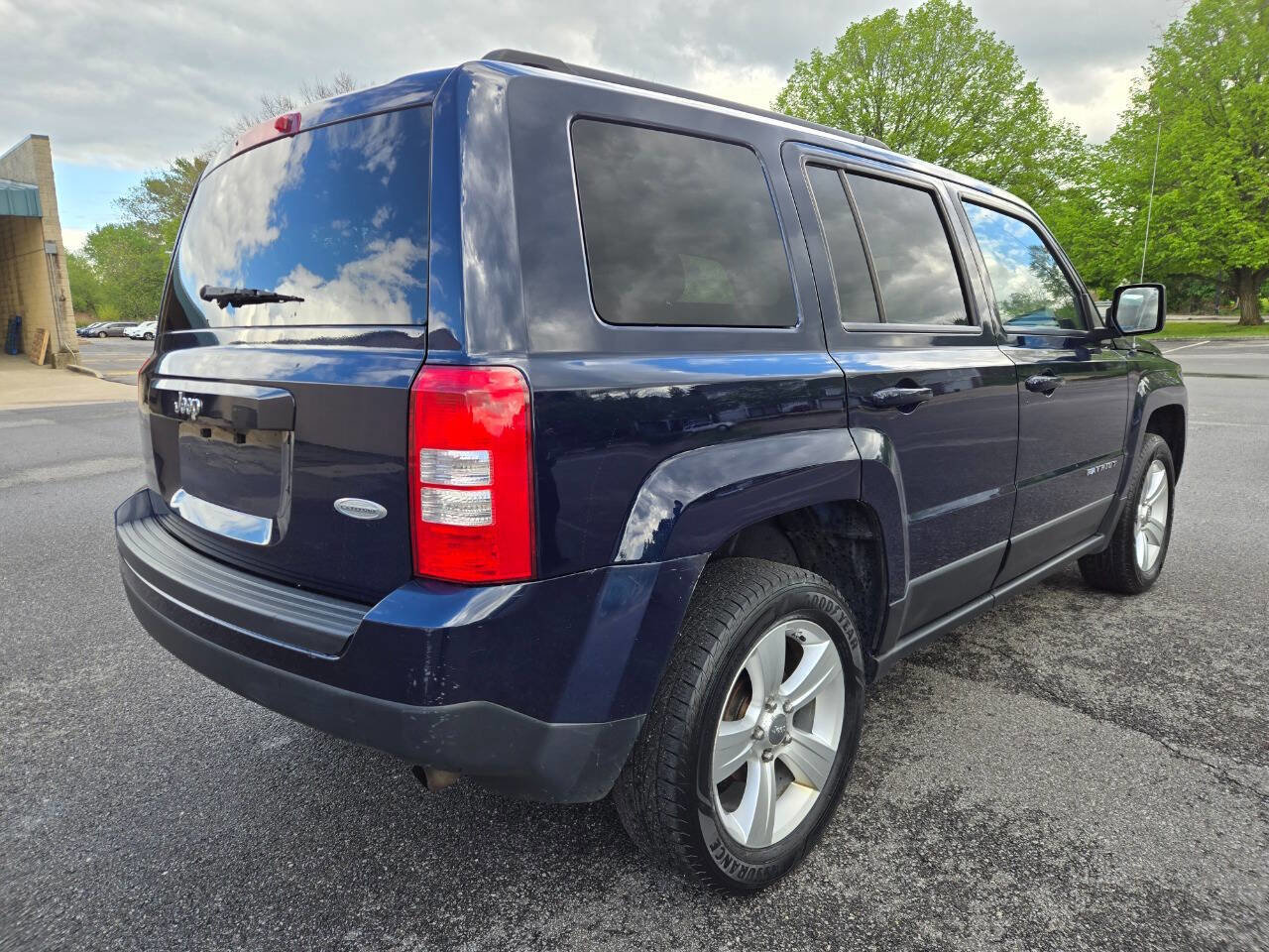 Used 2012 Jeep Patriot Latitude FWD image 10