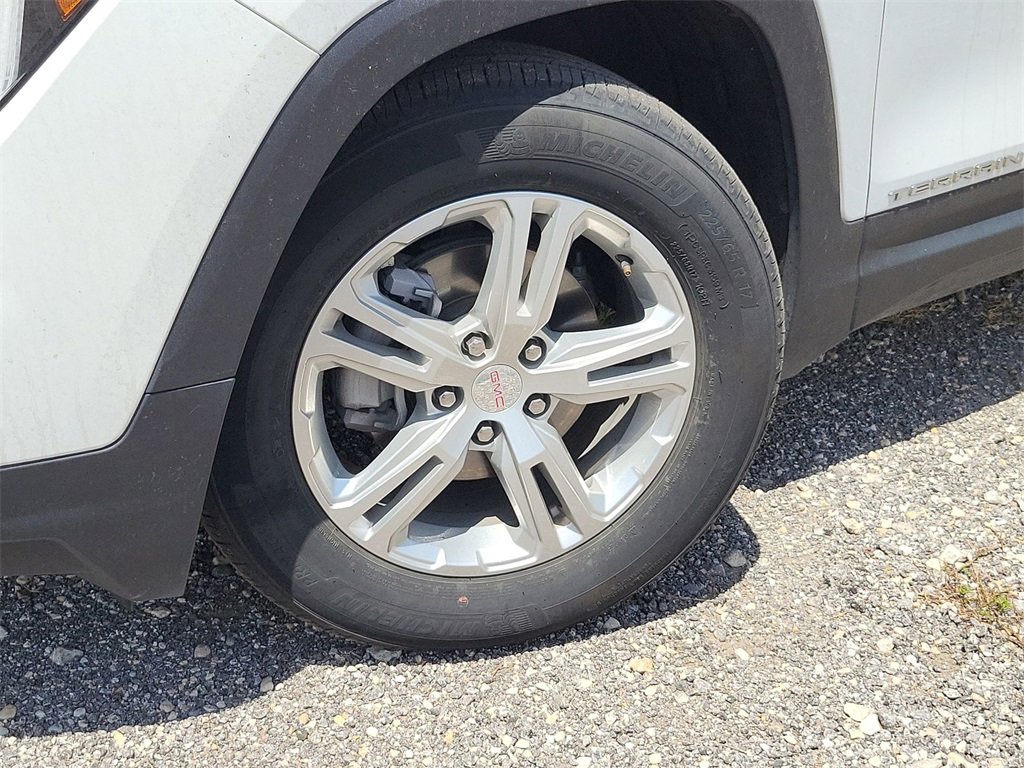Used 2024 GMC Terrain SLE image 18