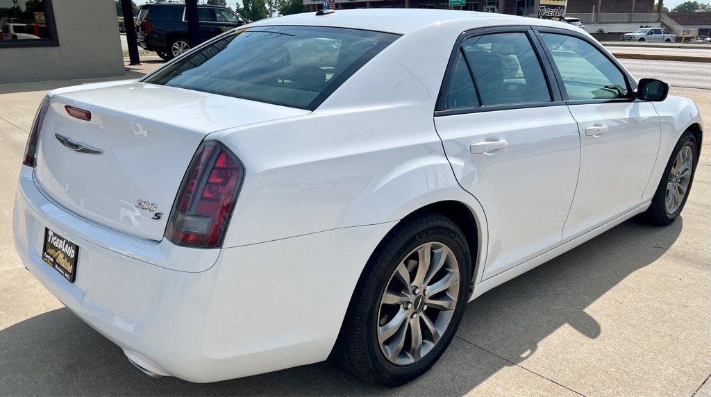 Used 2014 Chrysler 300 S AWD/4WD image 7
