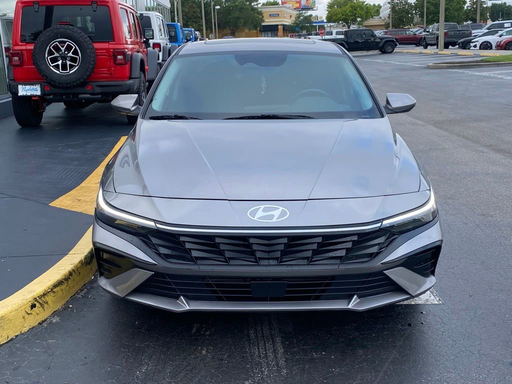 Used 2025 Hyundai Elantra SEL FWD image 3