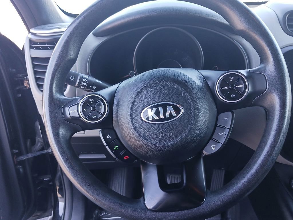 Used 2016 Kia Soul + image 14