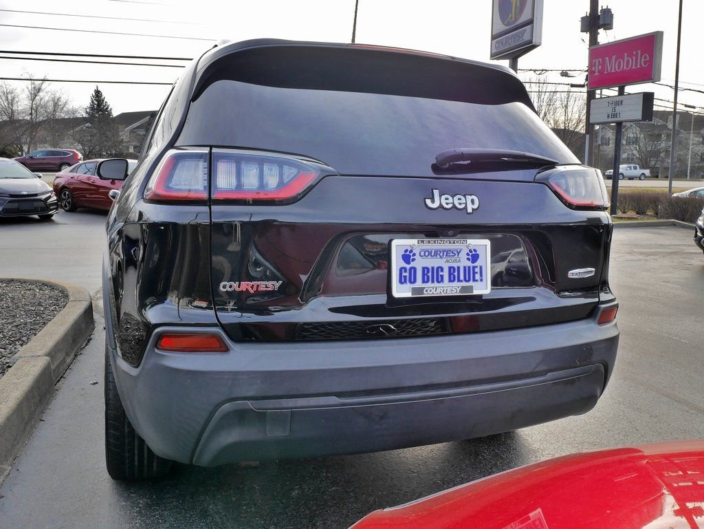 Used 2019 Jeep Cherokee Latitude w/ Cold Weather Group image 18