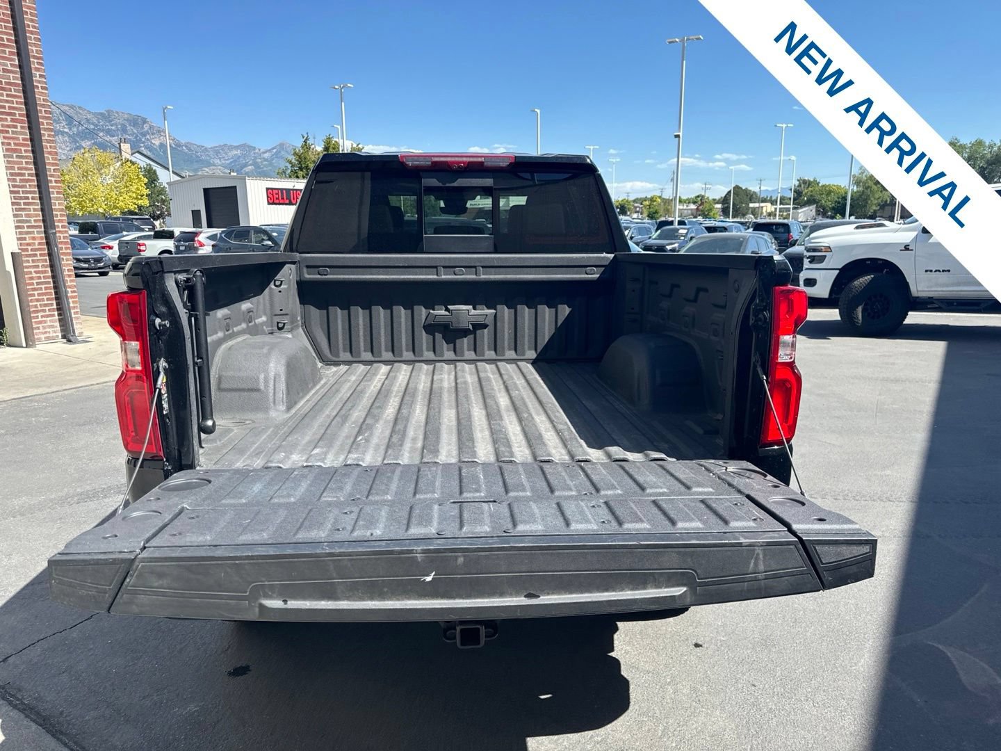 Used 2025 Chevrolet Silverado 1500 ZR2 w/ Technology Package AWD/4WD image 13